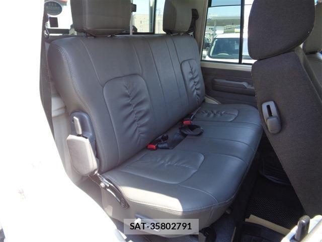 Toyota LAND CRUISER 2015-01 7251217-23