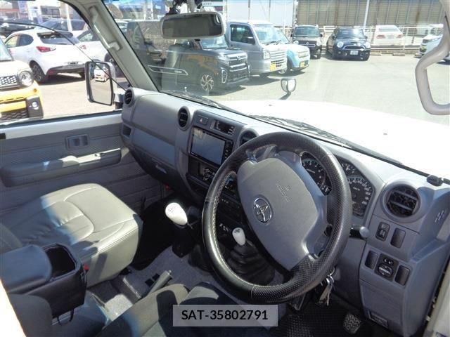 Toyota LAND CRUISER 2015-01 7251217-27