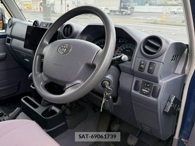 Toyota LAND CRUISER 2015-02 7724789-7
