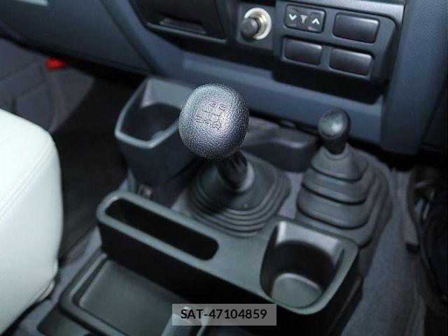 Toyota LAND CRUISER 2015-01 7979667-14