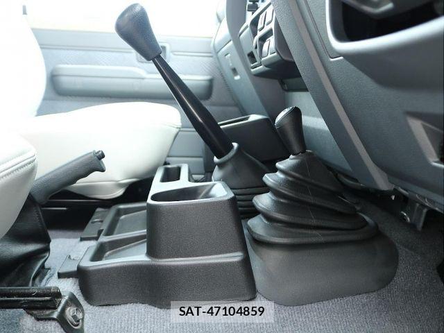Toyota LAND CRUISER 2015-01 7979667-15