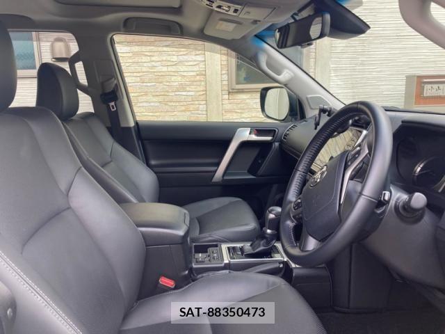 Toyota LAND CRUISER PRADO 2023-04 3673559-12