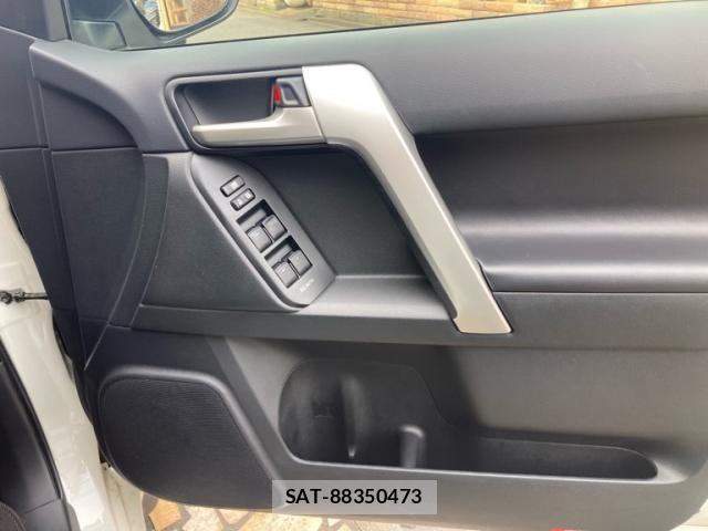 Toyota LAND CRUISER PRADO 2023-04 3673559-19