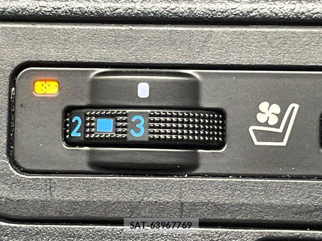 Toyota LAND CRUISER PRADO 2023-05 5870384-6