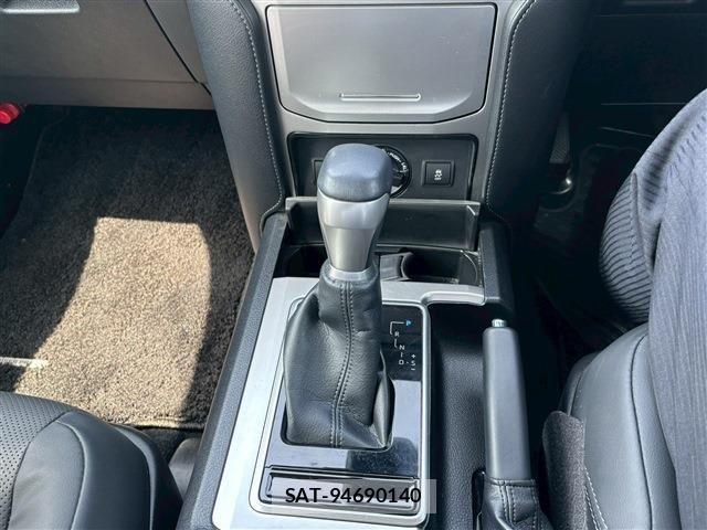Toyota LAND CRUISER PRADO 2023-10 6691079-29