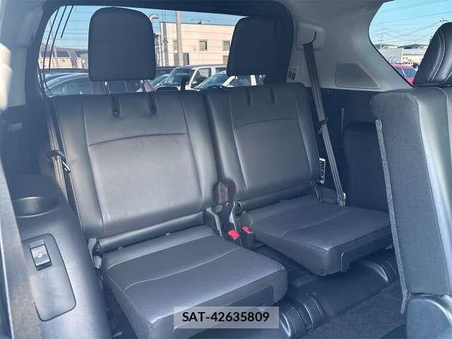 Toyota LAND CRUISER PRADO 2023-04 6716456-12