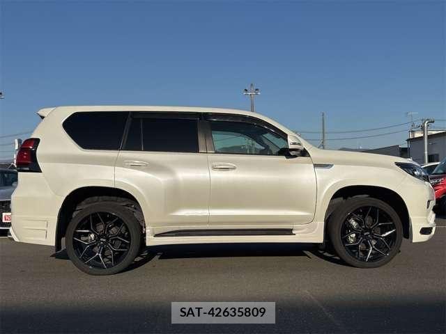 Toyota LAND CRUISER PRADO 2023-04 6716456-21