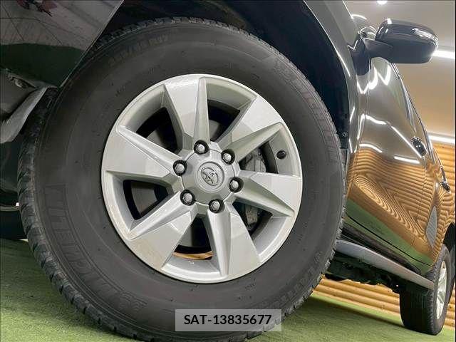 Toyota LAND CRUISER PRADO 2023-04 6815611-11