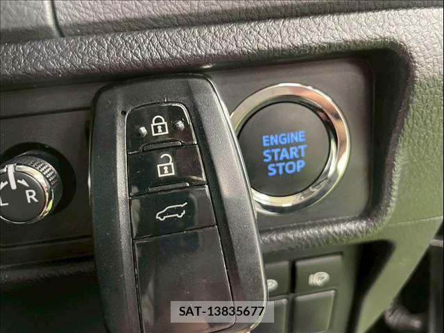 Toyota LAND CRUISER PRADO 2023-04 6815611-13