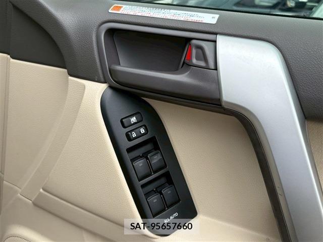 Toyota LAND CRUISER PRADO 2023-01 7220597-18