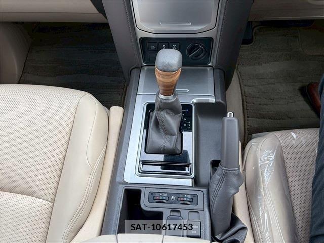 Toyota LAND CRUISER PRADO 2023-12 7220629-16
