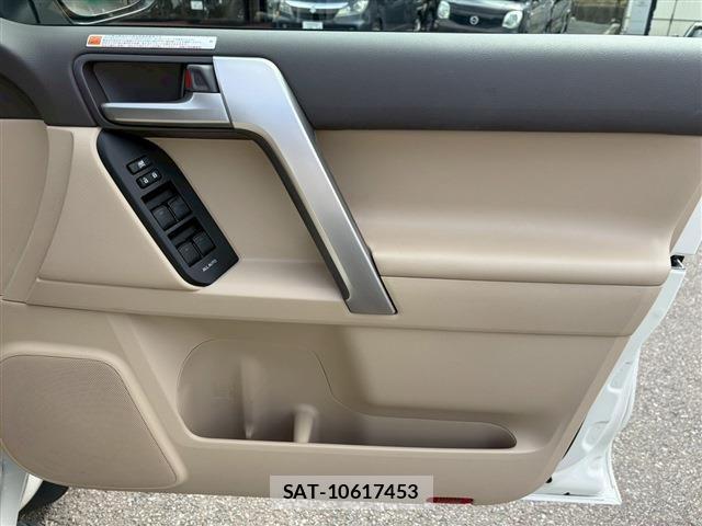 Toyota LAND CRUISER PRADO 2023-12 7220629-17
