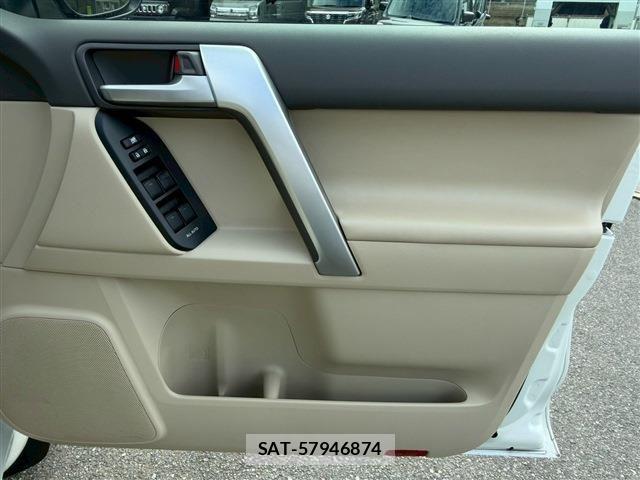 Toyota LAND CRUISER PRADO 2023-03 7220604-24