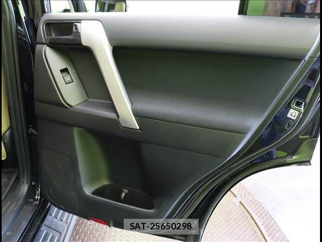 Toyota LAND CRUISER PRADO 2023-04 7251242-25