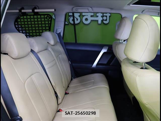 Toyota LAND CRUISER PRADO 2023-04 7251242-26