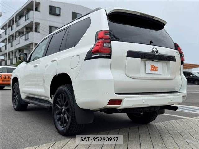 Toyota LAND CRUISER PRADO 2023-06 7272165-12