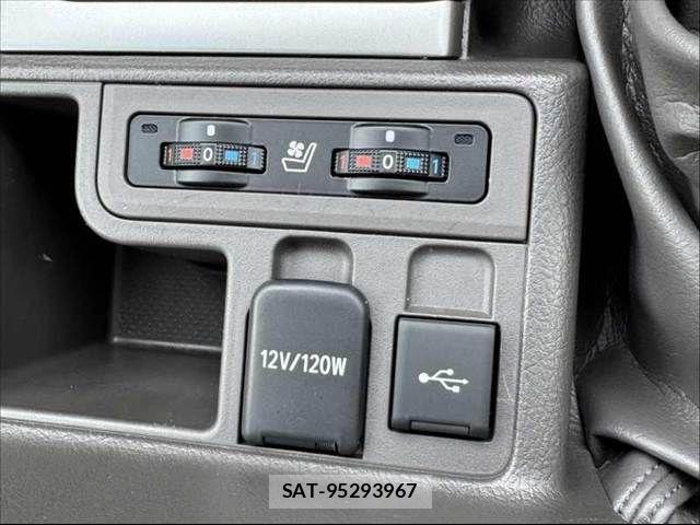 Toyota LAND CRUISER PRADO 2023-06 7272165-27