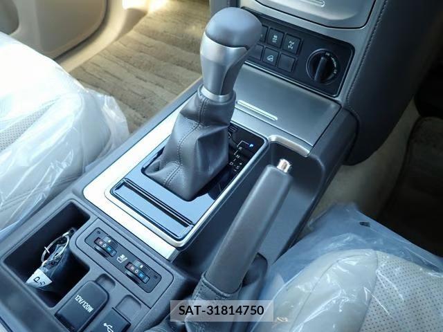 Toyota LAND CRUISER PRADO 2021-01 7280649-30