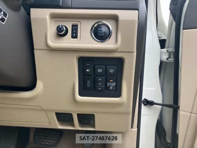 Toyota LAND CRUISER PRADO 2018-02 7327831-16