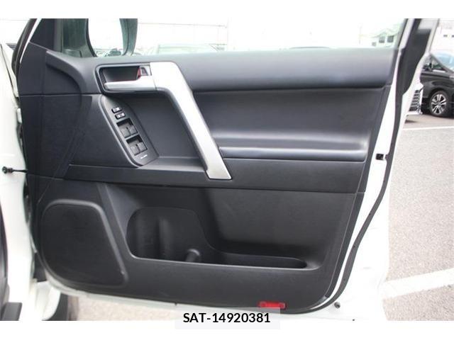 Toyota LAND CRUISER PRADO 2018-02 7327848-23