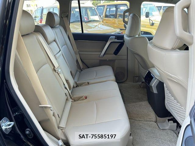 Toyota LAND CRUISER PRADO 2023-02 7327823-7