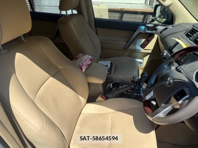 Toyota LAND CRUISER PRADO 2015-10 7327859-11