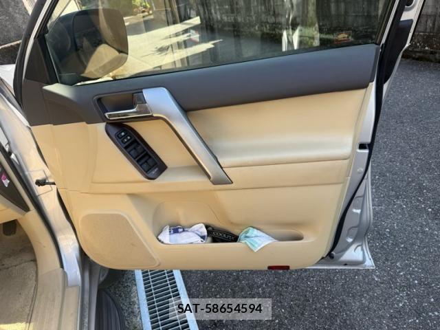 Toyota LAND CRUISER PRADO 2015-10 7327859-16