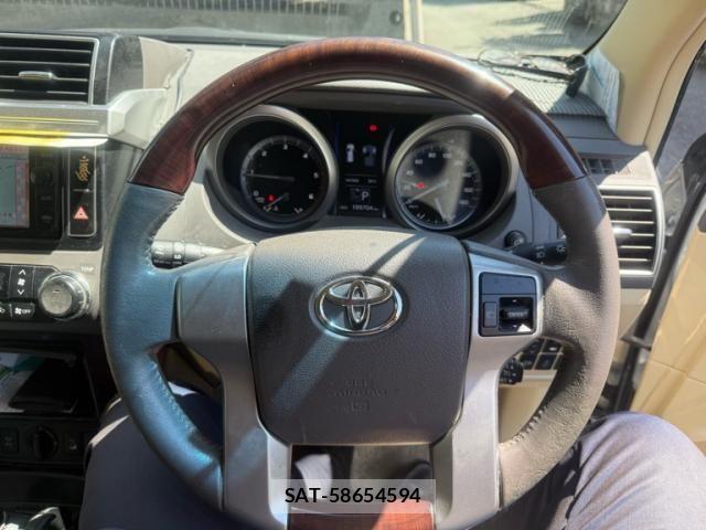 Toyota LAND CRUISER PRADO 2015-10 7327859-18