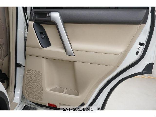 Toyota LAND CRUISER PRADO 2017-01 7327844-12