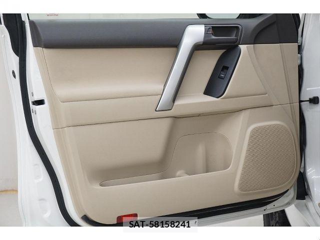 Toyota LAND CRUISER PRADO 2017-01 7327844-13