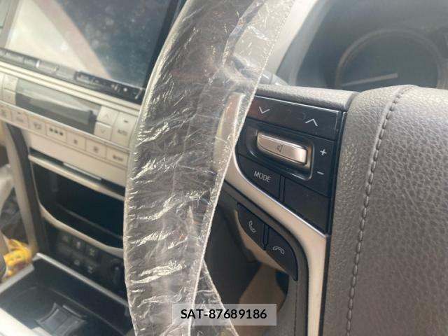 Toyota LAND CRUISER PRADO 2017-11 7358367-12