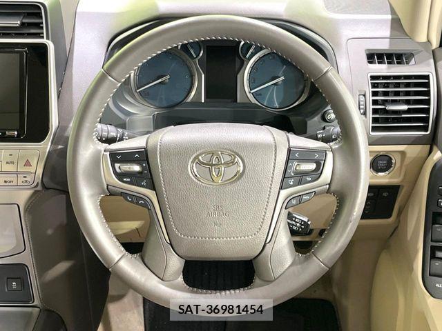 Toyota LAND CRUISER PRADO 2022-05 7358363-11