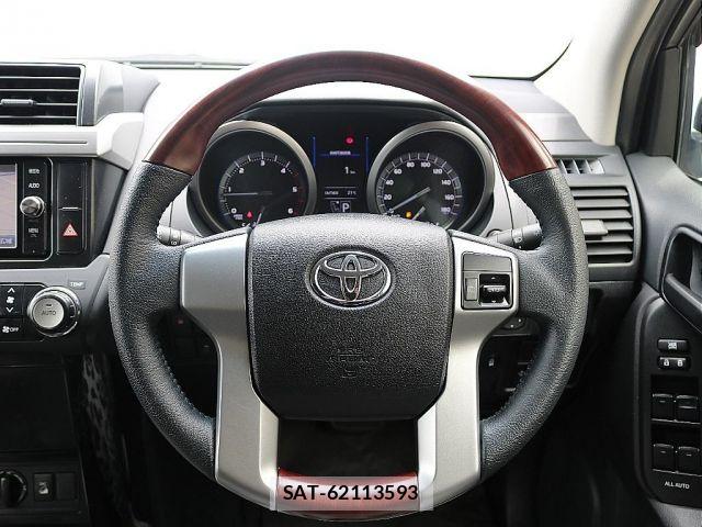 Toyota LAND CRUISER PRADO 2017-01 7358371-12
