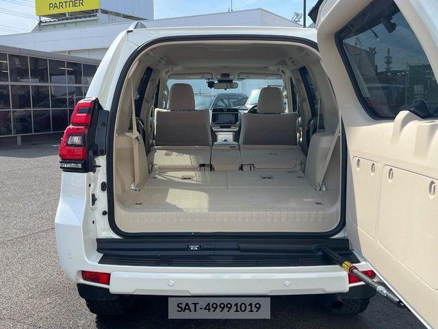 Toyota LAND CRUISER PRADO 2023-08 7392582-10