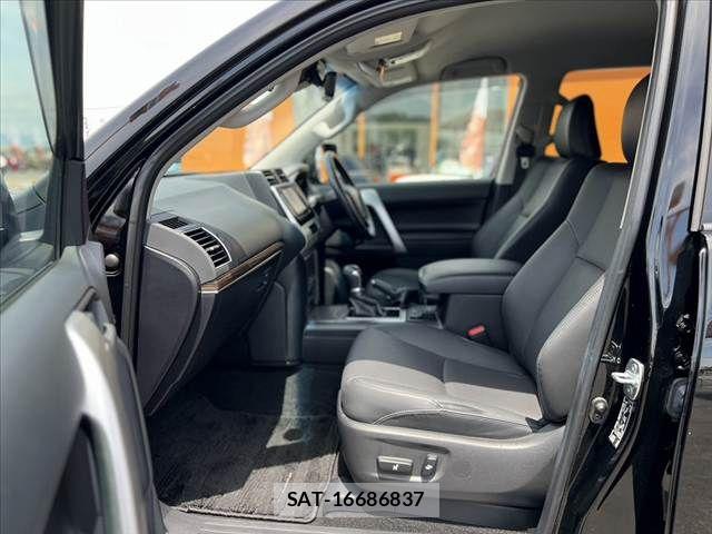 Toyota LAND CRUISER PRADO 2023-10 7455243-16