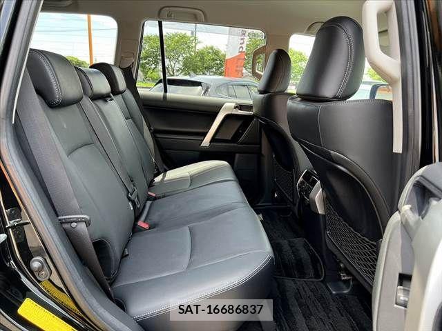 Toyota LAND CRUISER PRADO 2023-10 7455243-17