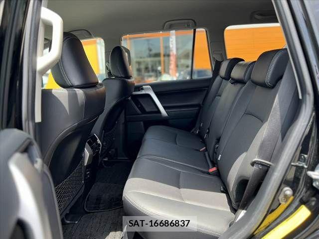 Toyota LAND CRUISER PRADO 2023-10 7455243-18