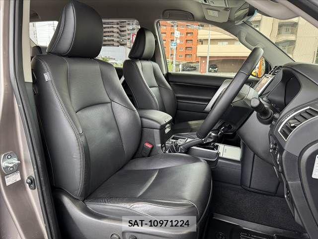 Toyota LAND CRUISER PRADO 2019-08 7501161-12