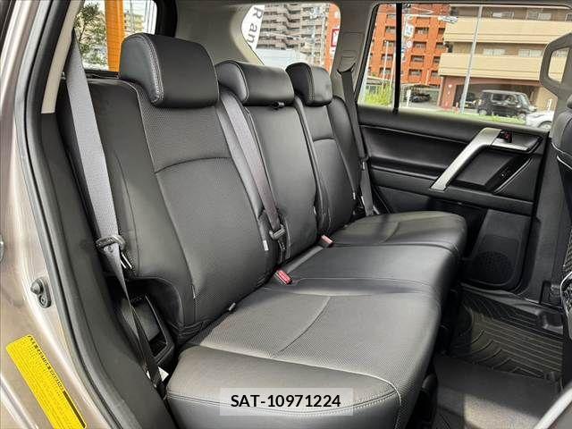 Toyota LAND CRUISER PRADO 2019-08 7501161-13