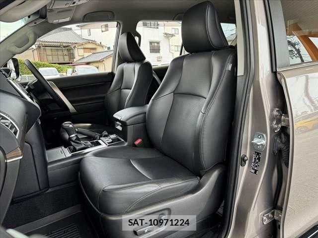 Toyota LAND CRUISER PRADO 2019-08 7501161-14