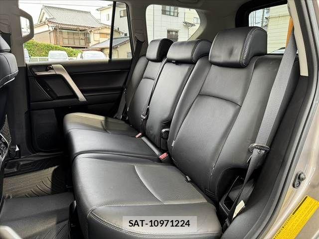 Toyota LAND CRUISER PRADO 2019-08 7501161-15