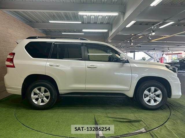 Toyota LAND CRUISER PRADO 2016-04 7501174-17