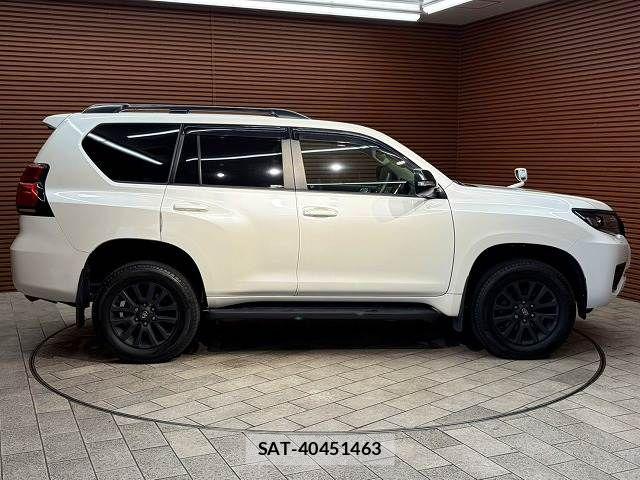 Toyota LAND CRUISER PRADO 2022-10 7501157-17