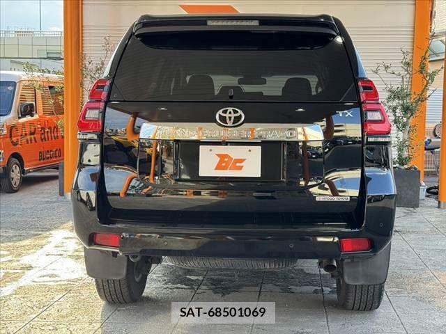 Toyota LAND CRUISER PRADO 2018-02 7501181-13