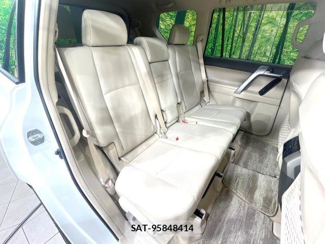 Toyota LAND CRUISER PRADO 2023-03 7562318-8