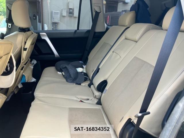 Toyota LAND CRUISER PRADO 2020-04 7562320-10