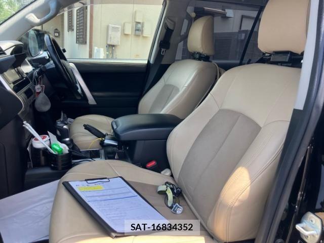 Toyota LAND CRUISER PRADO 2020-04 7562320-11