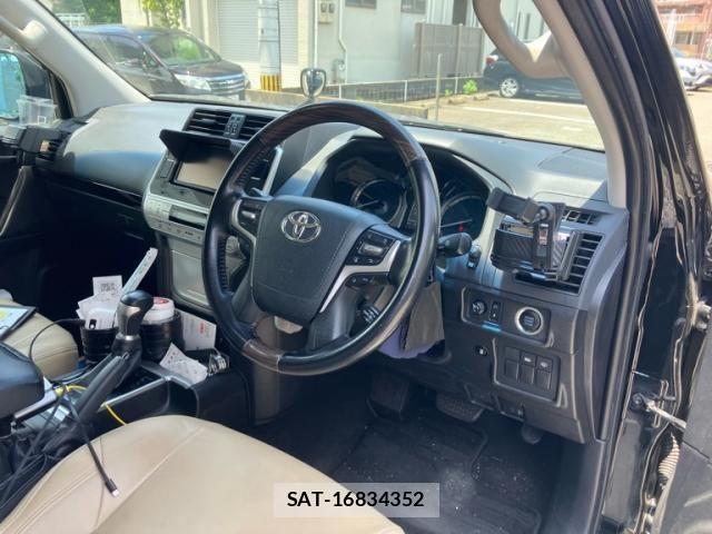 Toyota LAND CRUISER PRADO 2020-04 7562320-12
