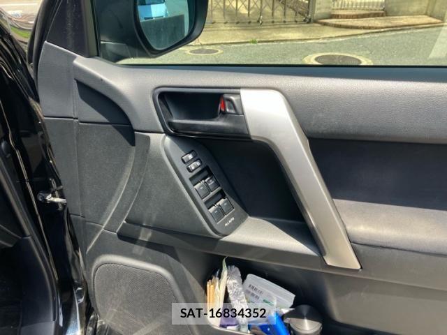 Toyota LAND CRUISER PRADO 2020-04 7562320-13