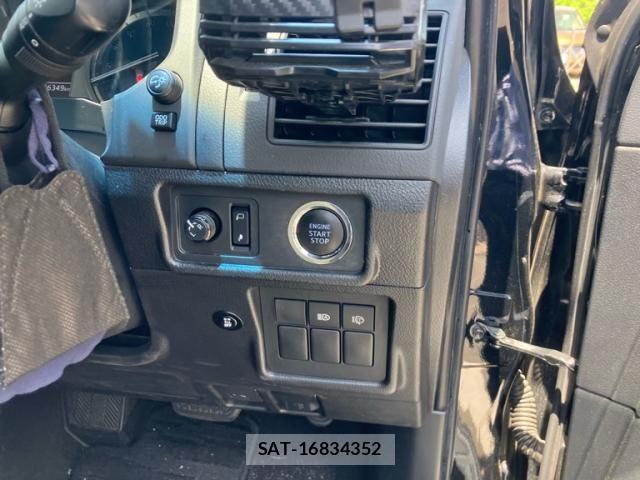 Toyota LAND CRUISER PRADO 2020-04 7562320-15